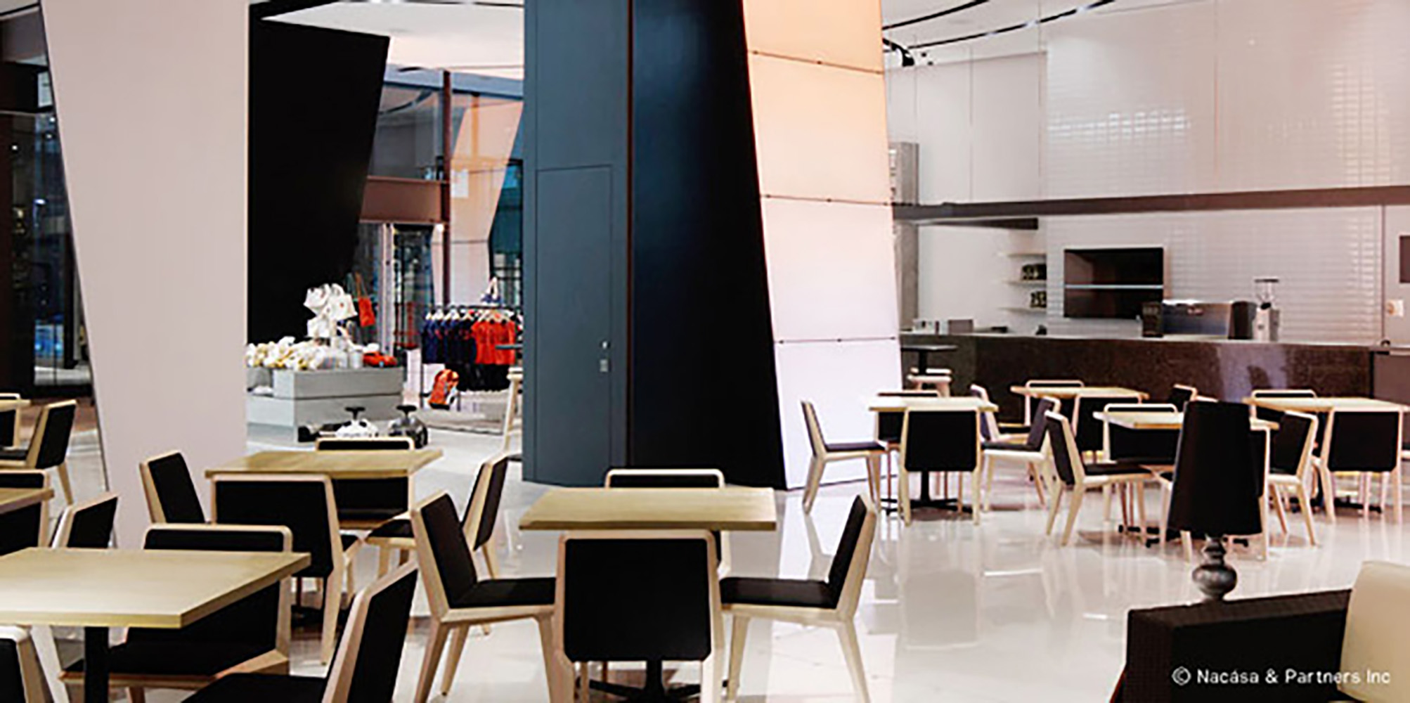 Mercedes Me Osaka Downstairs Coffee Transit General Office Inc ファッション 音楽 デザイン アート 食をコンテンツに遊び場を創造する空間創造総合企業